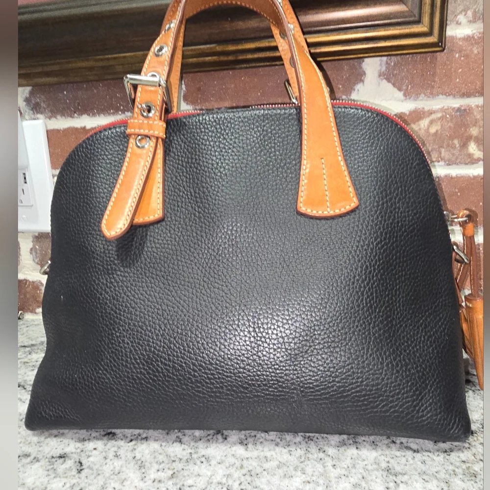 SOLD…SOLD…SOLD… Dooney Bourke Vintage Handbage - Picture 2 of 7